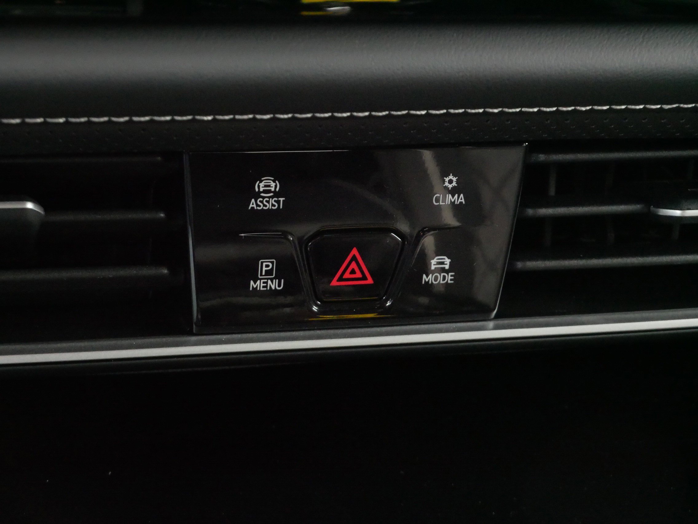 Certified 2025 Volkswagen Atlas SEL Premium R-Line image 23