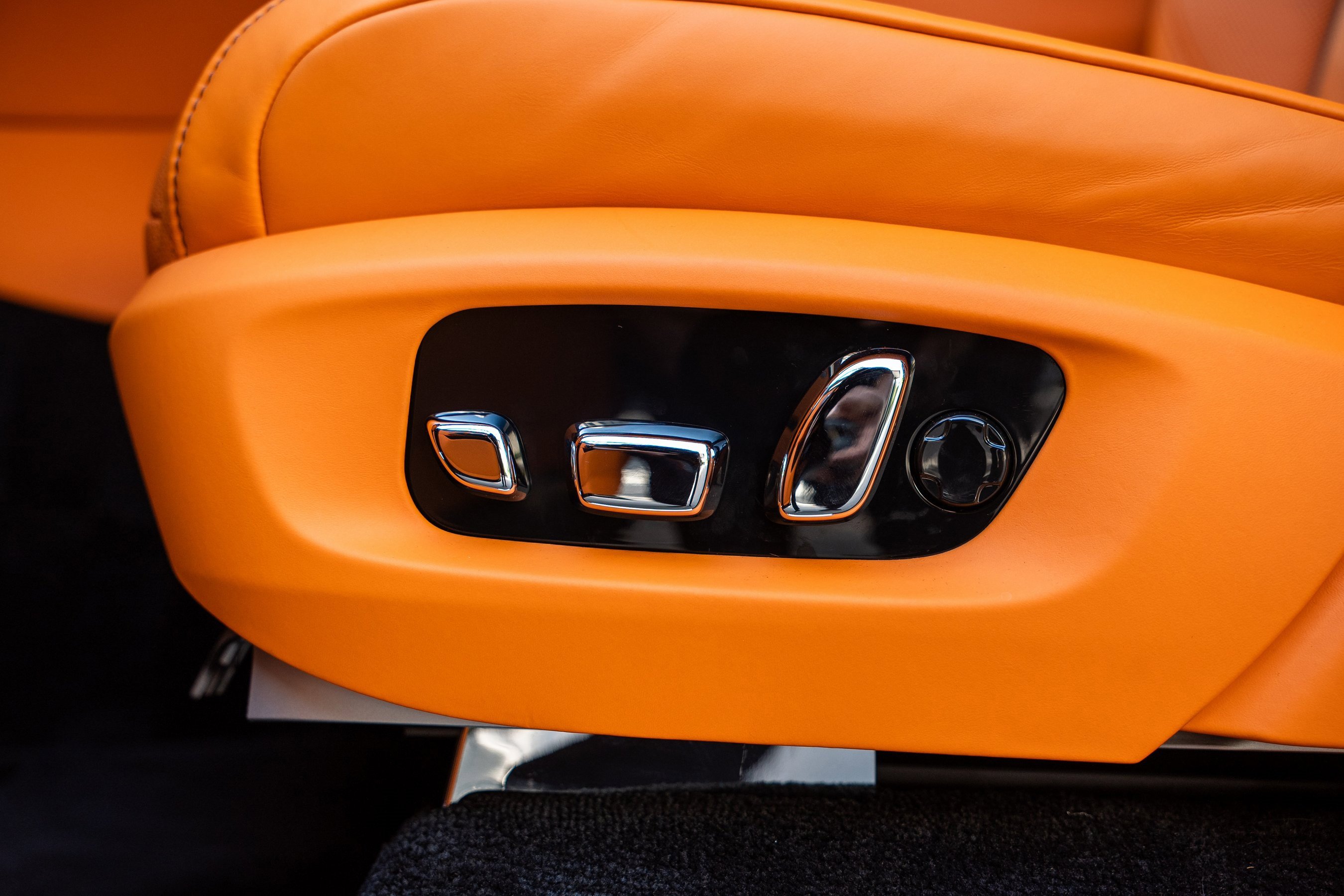Used 2025 Rolls-Royce Cullinan image 19