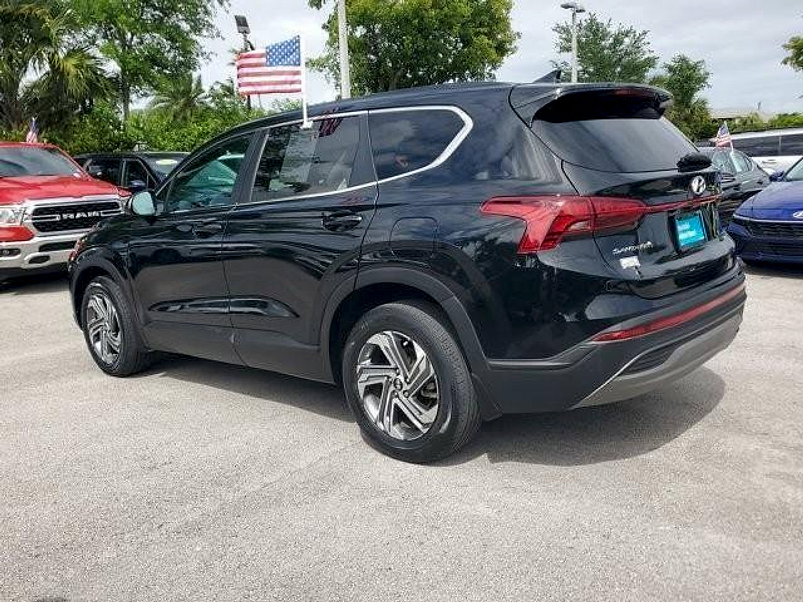 Used 2023 Hyundai Santa Fe SE w/ Cargo Package FWD image 7
