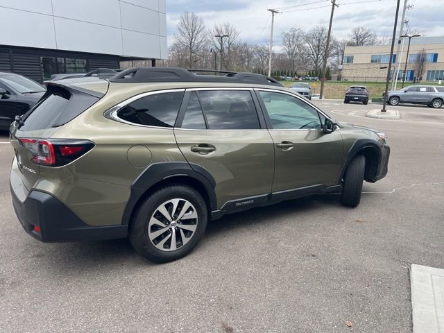 Used 2023 Subaru Outback Premium image 3
