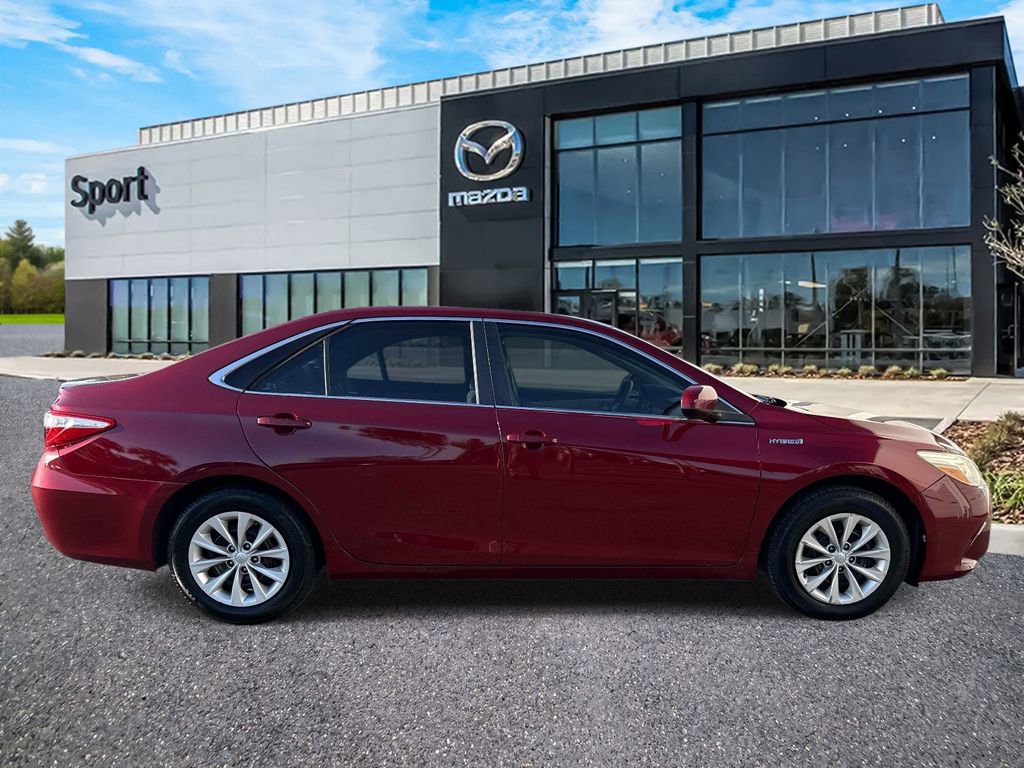 Used 2016 Toyota Camry LE FWD image 2
