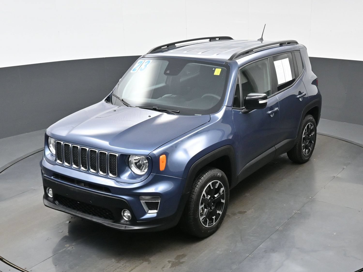 Used 2023 Jeep Renegade Latitude AWD/4WD image 34