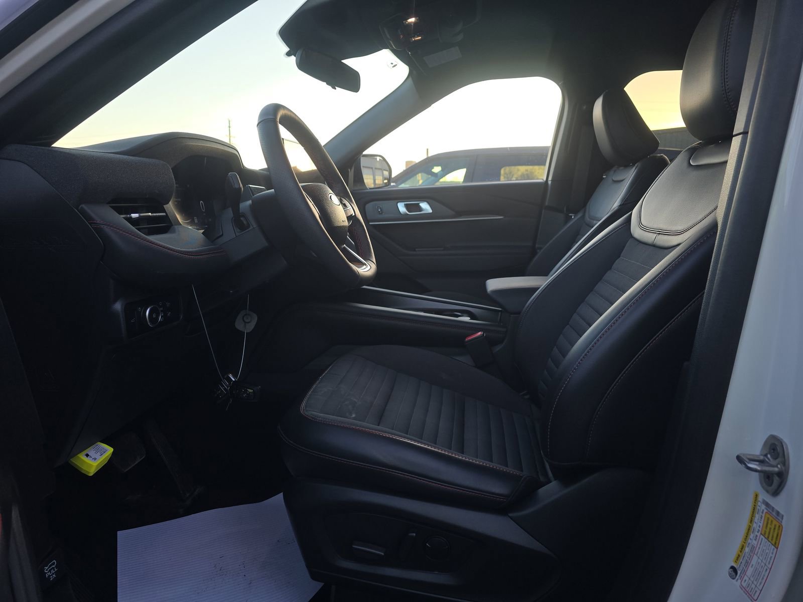 Used 2025 Ford Explorer ST-Line AWD/4WD image 9