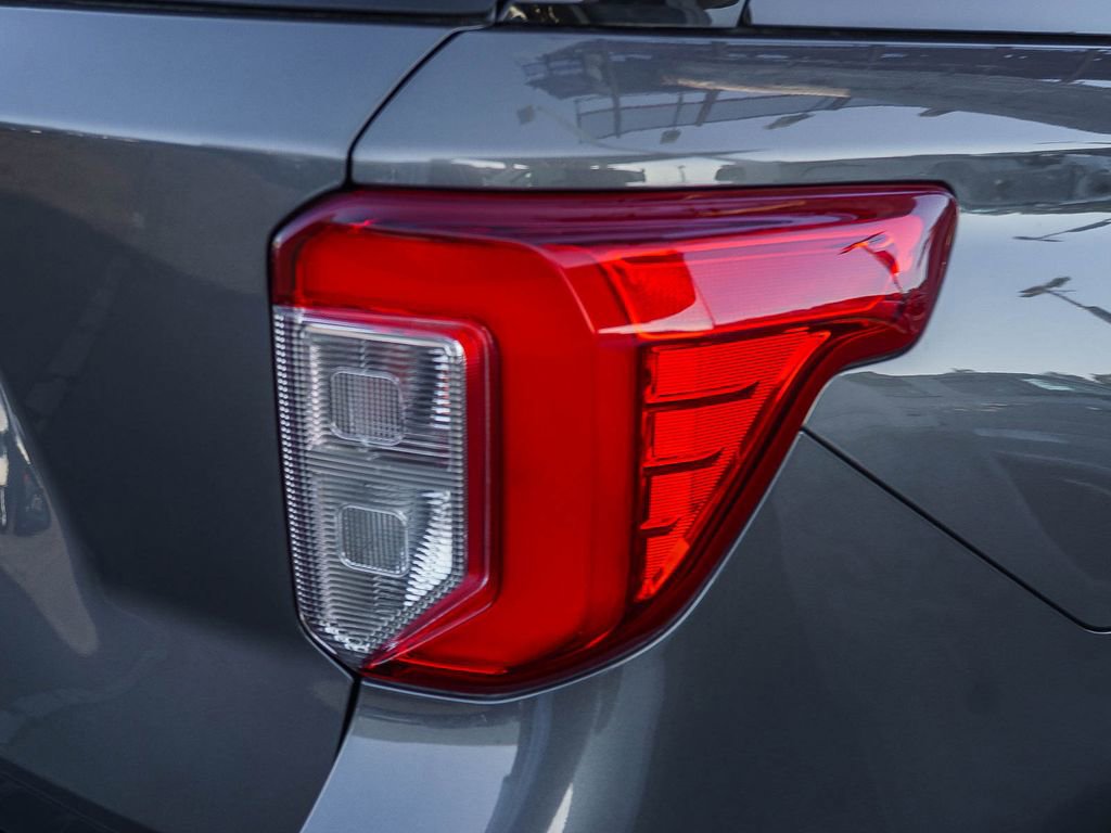 Used 2023 Ford Explorer XLT w/ Equipment Group 202A image 8