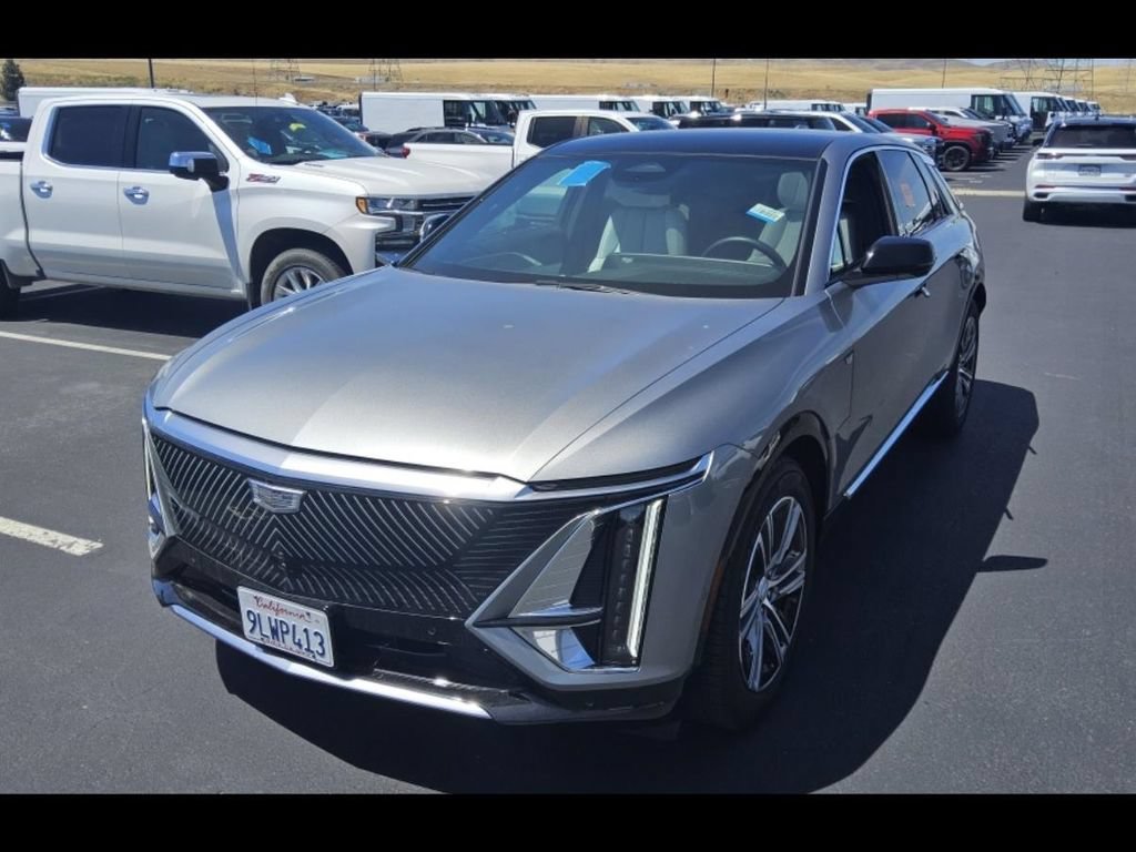 Used 2024 Cadillac Lyriq Luxury w/ LPO, Floor Liner Package RWD image 3