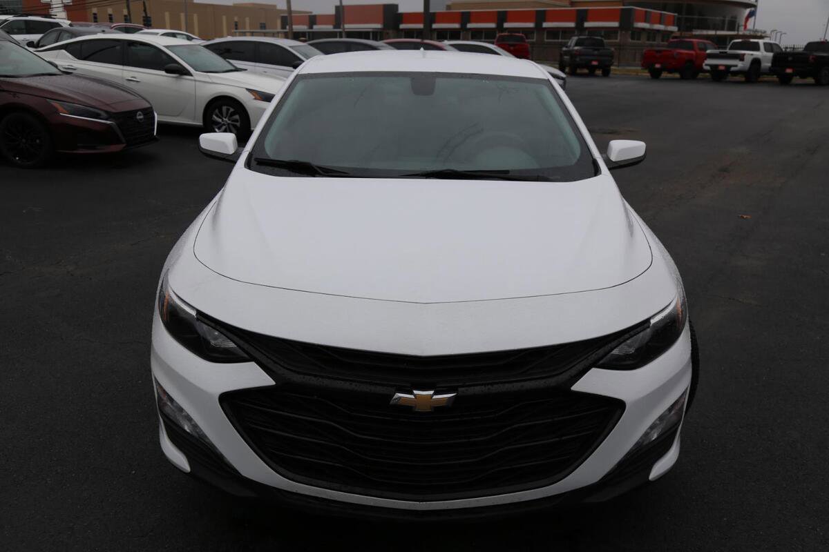 Used 2022 Chevrolet Malibu LT image 2