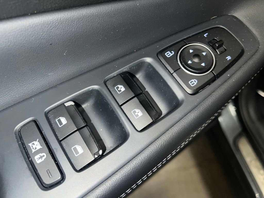 Used 2020 Hyundai Santa Fe Limited image 13