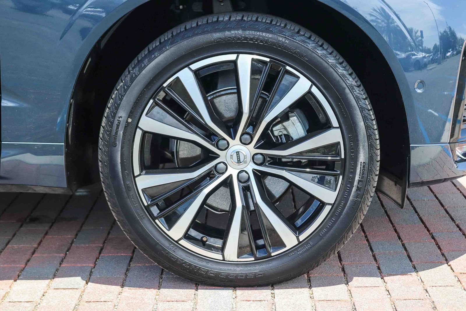 Used 2023 Volvo XC60 B5 Plus w/ Climate Package FWD image 11