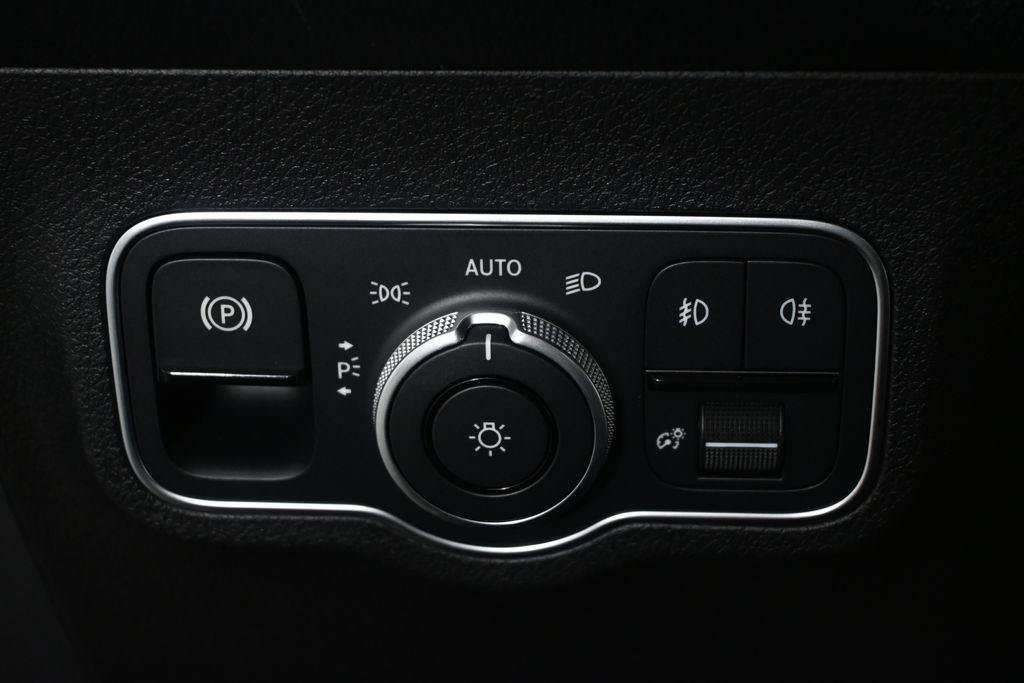 New 2026 Mercedes-Benz GLB 250 image 10