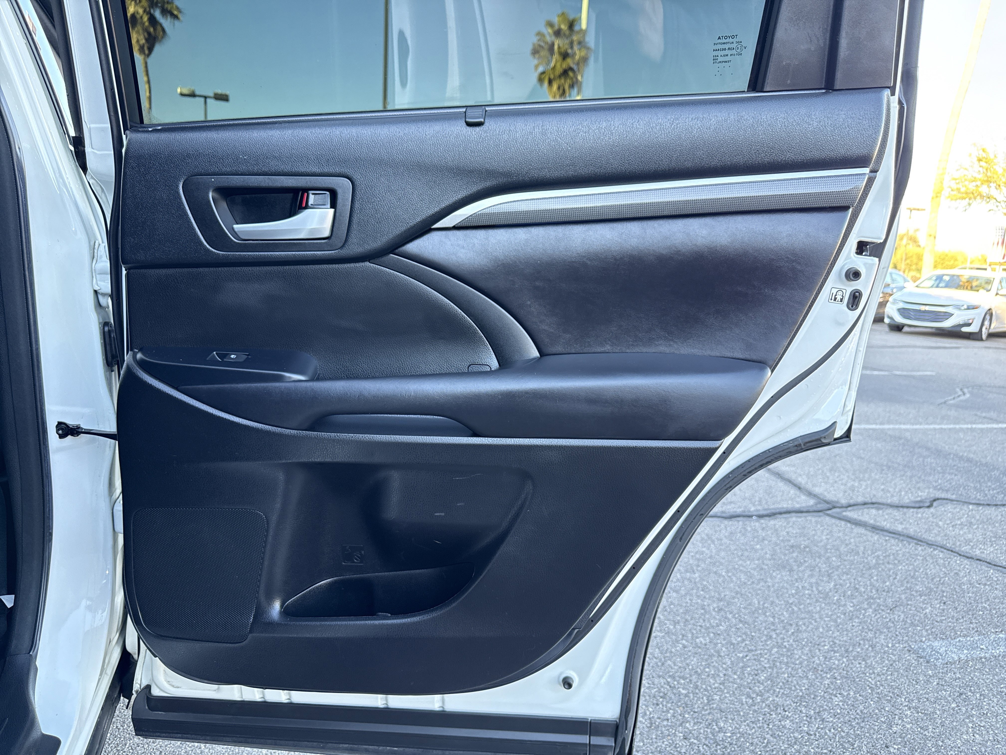 Used 2017 Toyota Highlander SE image 45