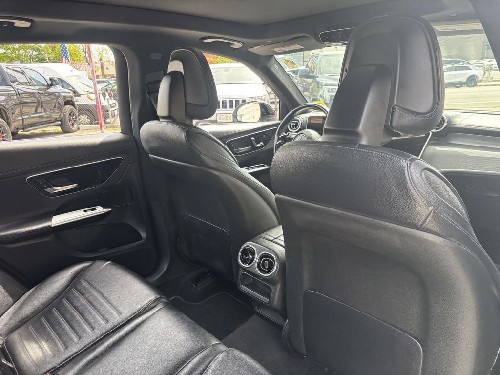Used 2025 Mercedes-Benz GLC 43 AMG 4MATIC image 19