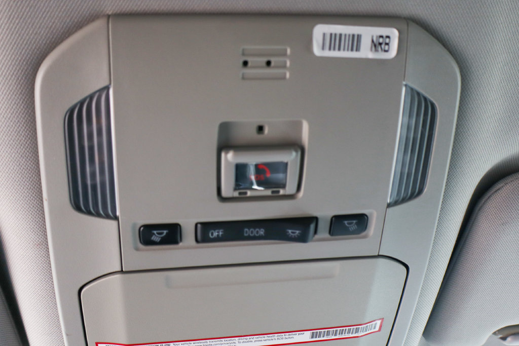 Used 2021 Toyota Highlander L FWD image 30
