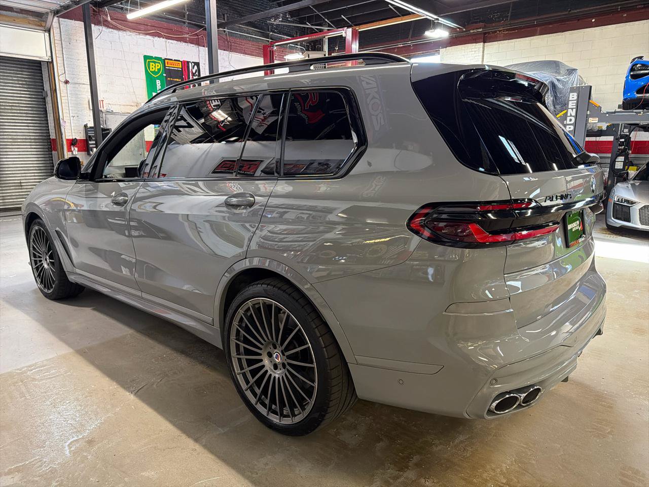 Used 2023 BMW ALPINA XB7 AWD/4WD image 9