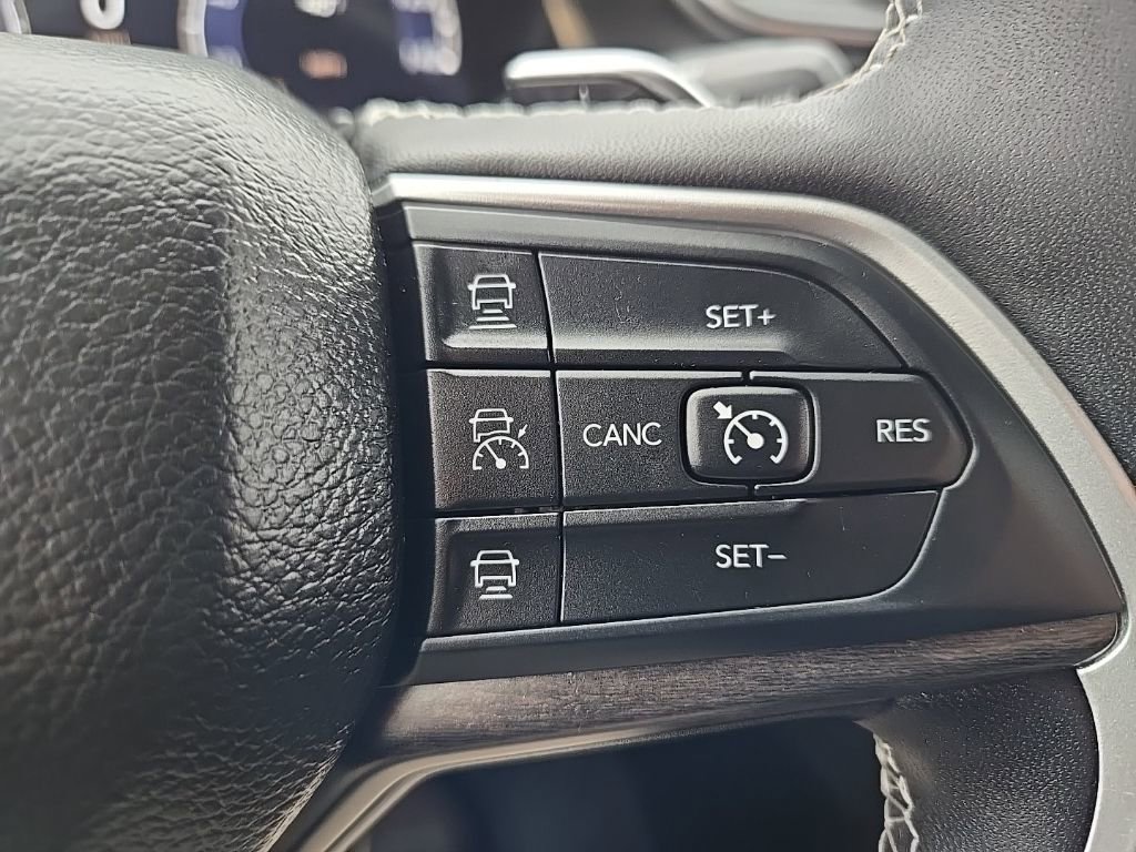 Used 2023 Jeep Grand Cherokee L Limited w/ Black Appearance Package image 13