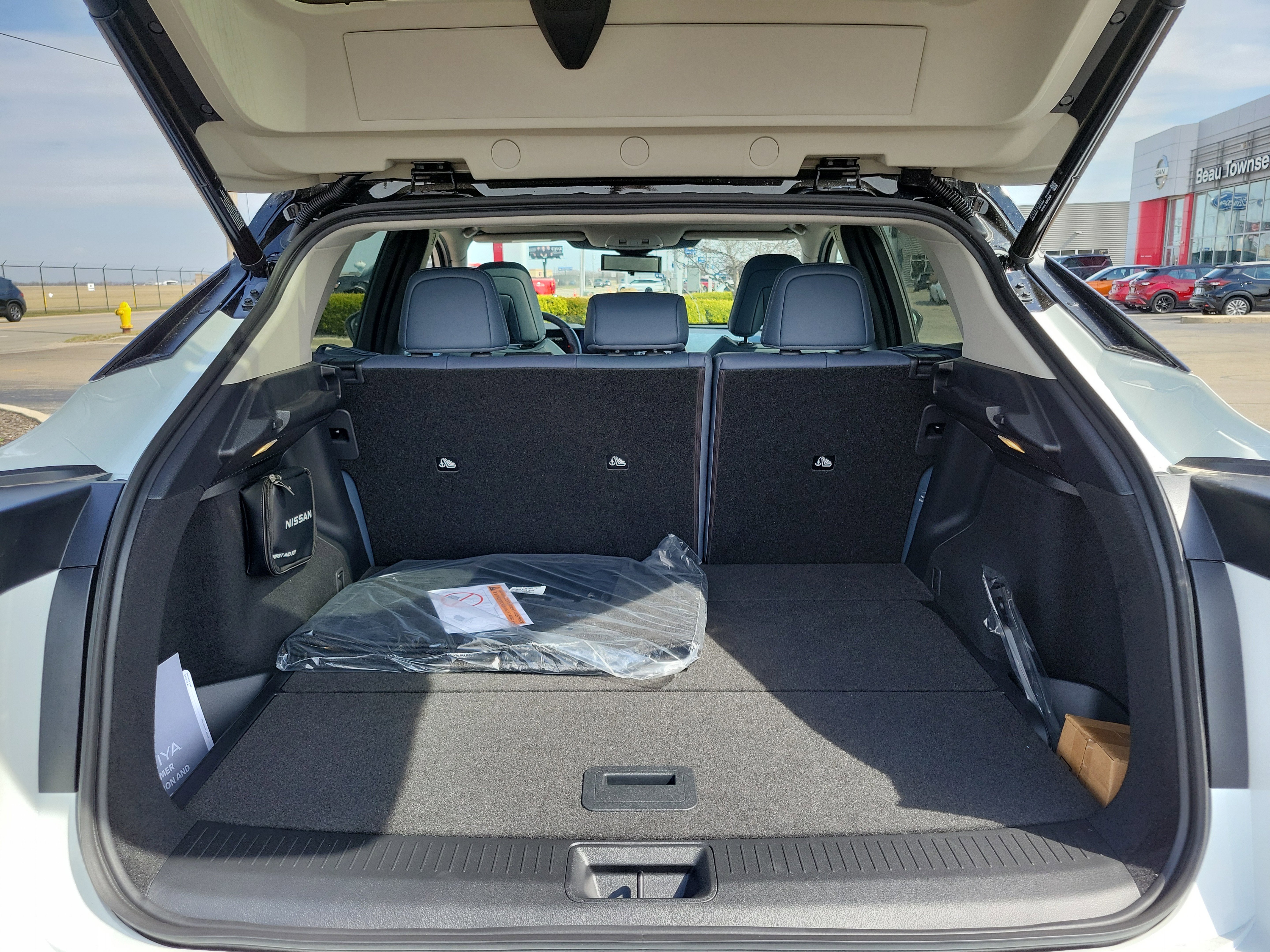 Used 2025 Nissan Ariya Platinum image 8