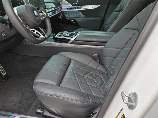 Certified 2025 BMW 760i xDrive image 15