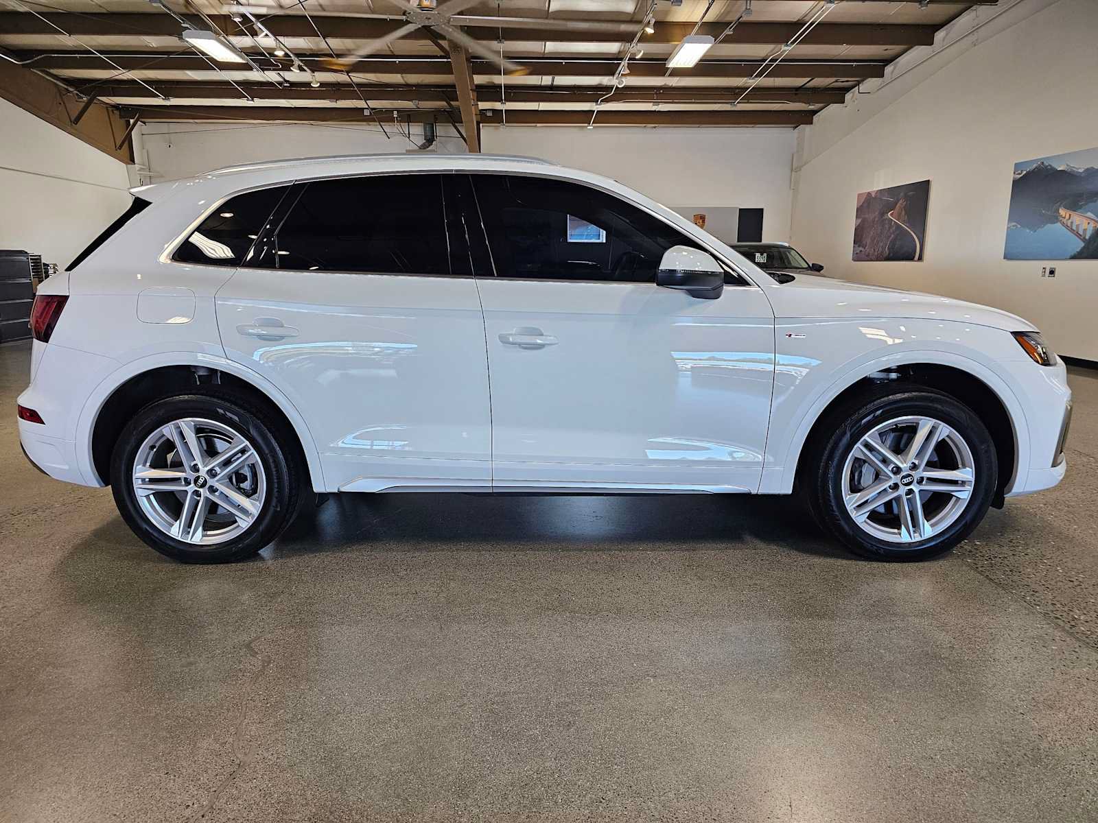 Used 2024 Audi Q5 e Premium w/ Convenience Package AWD/4WD image 2