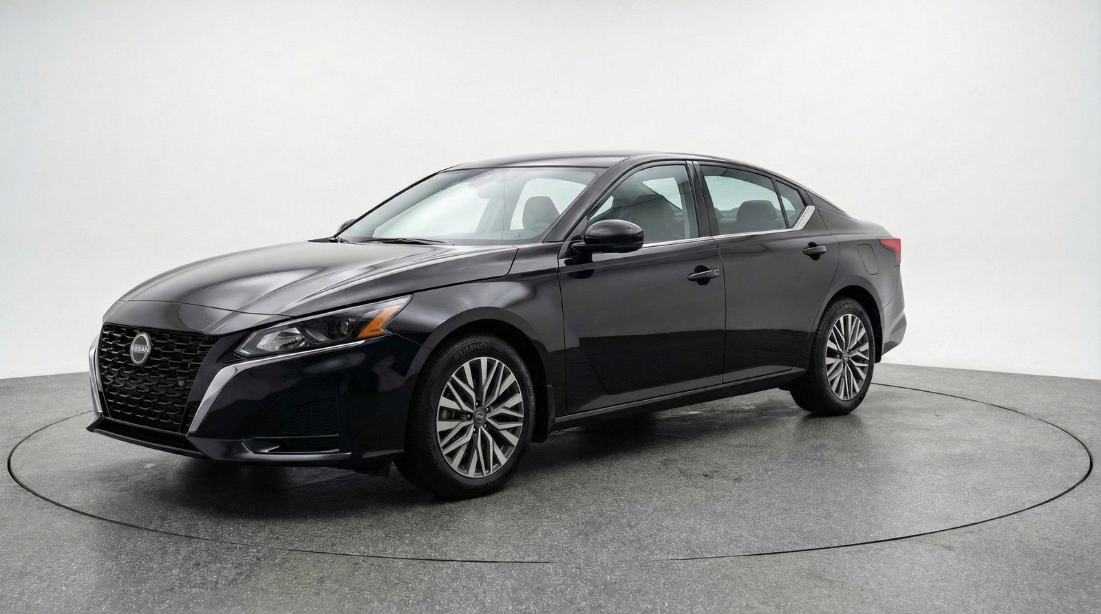 Used 2025 Nissan Altima 2.5 SV FWD image 3