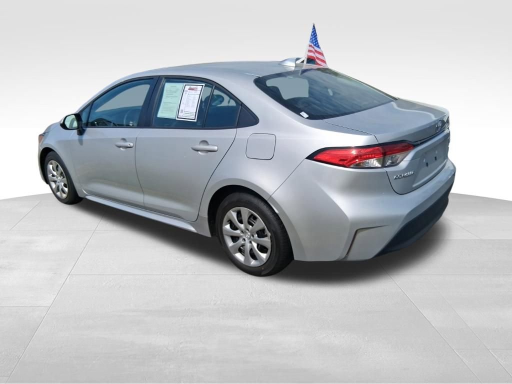 Used 2023 Toyota Corolla LE image 3