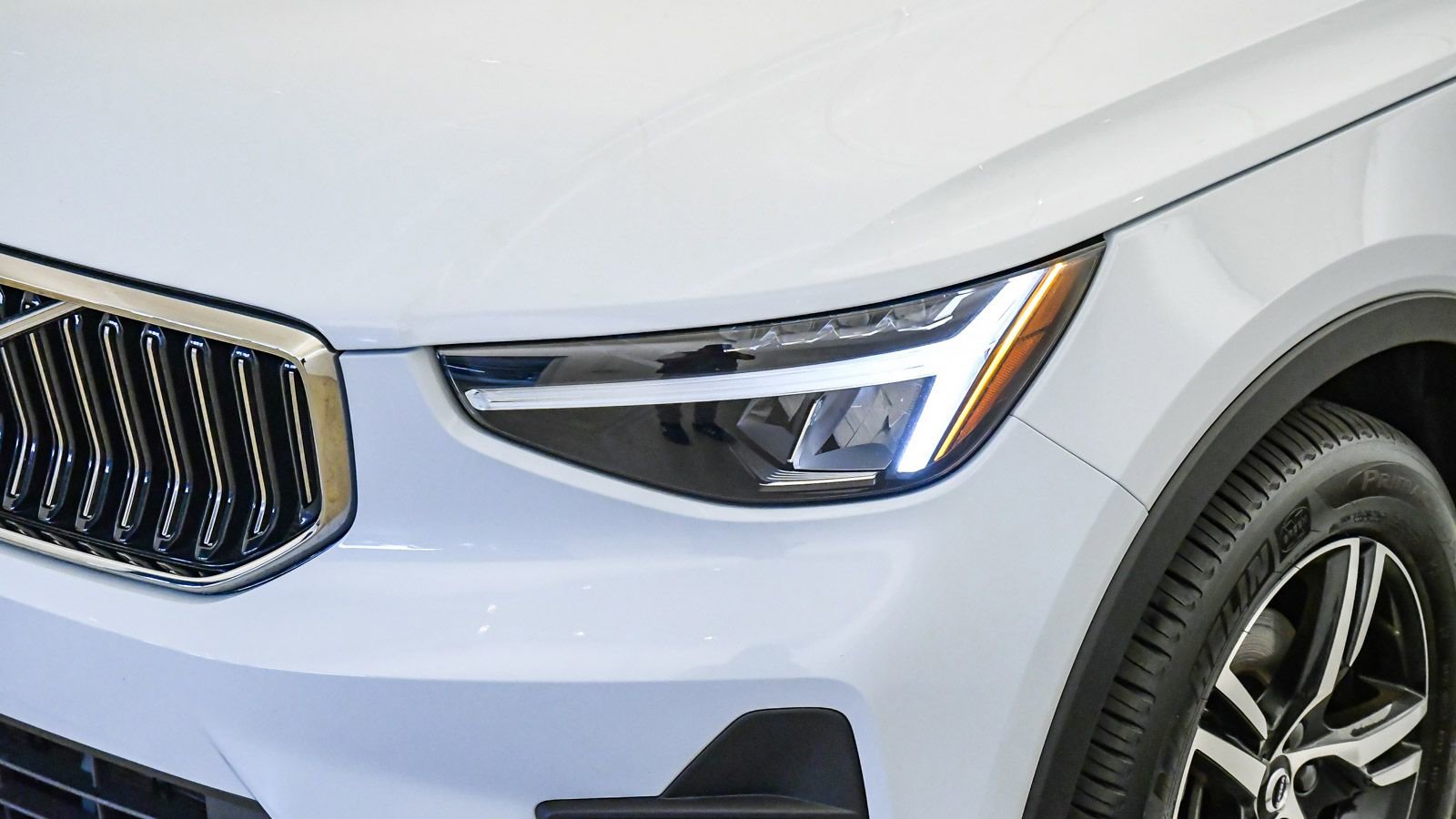 Certified 2025 Volvo XC40 B5 Core image 9