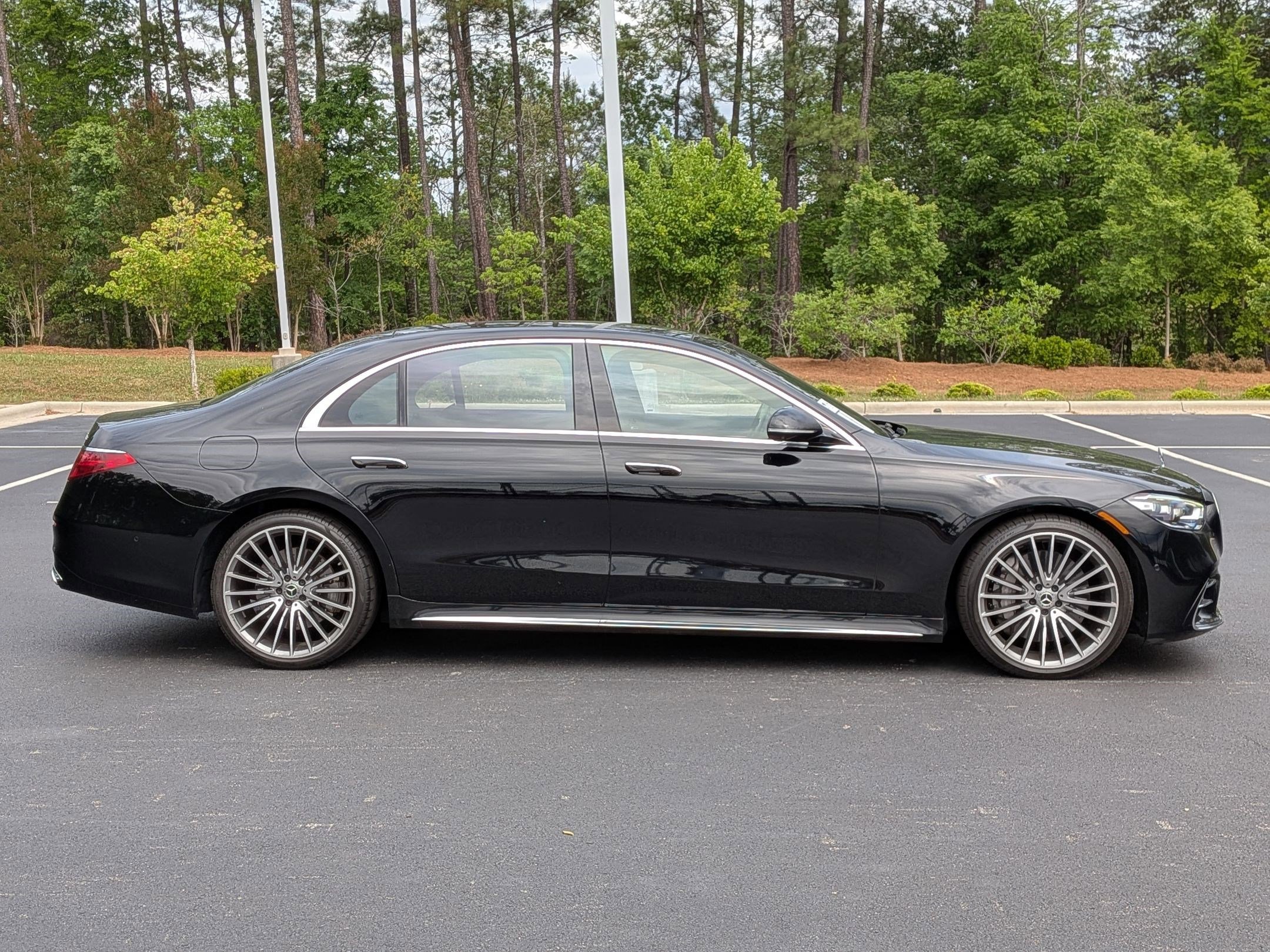 Used 2023 Mercedes-Benz S 500 4MATIC w/ AMG Line image 11