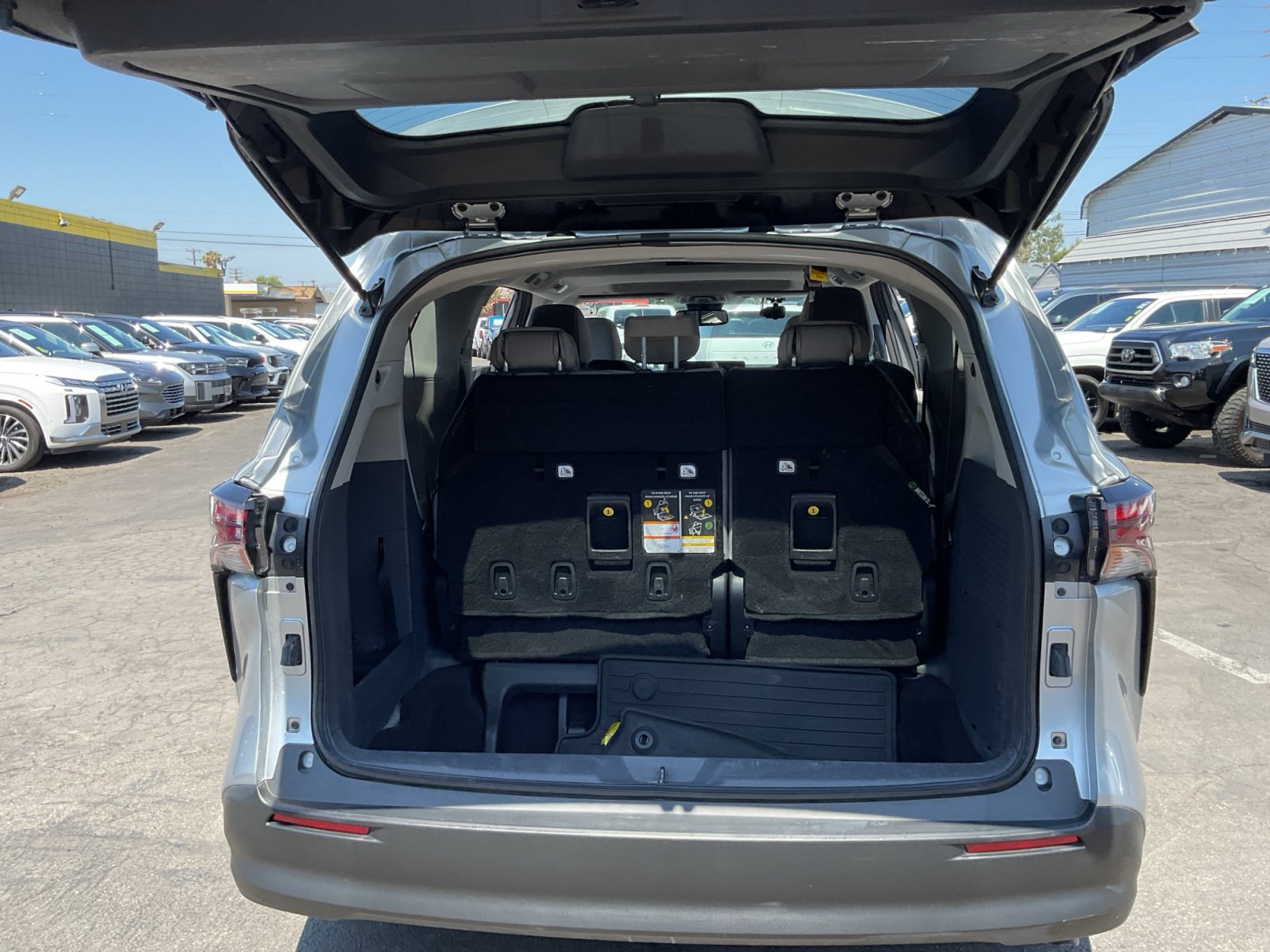 Used 2023 Toyota Sienna LE w/ LE Plus Package FWD image 26