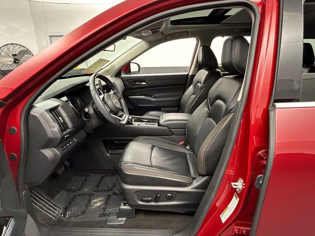 Used 2024 Nissan Pathfinder SL w/ SL Premium Package FWD image 12