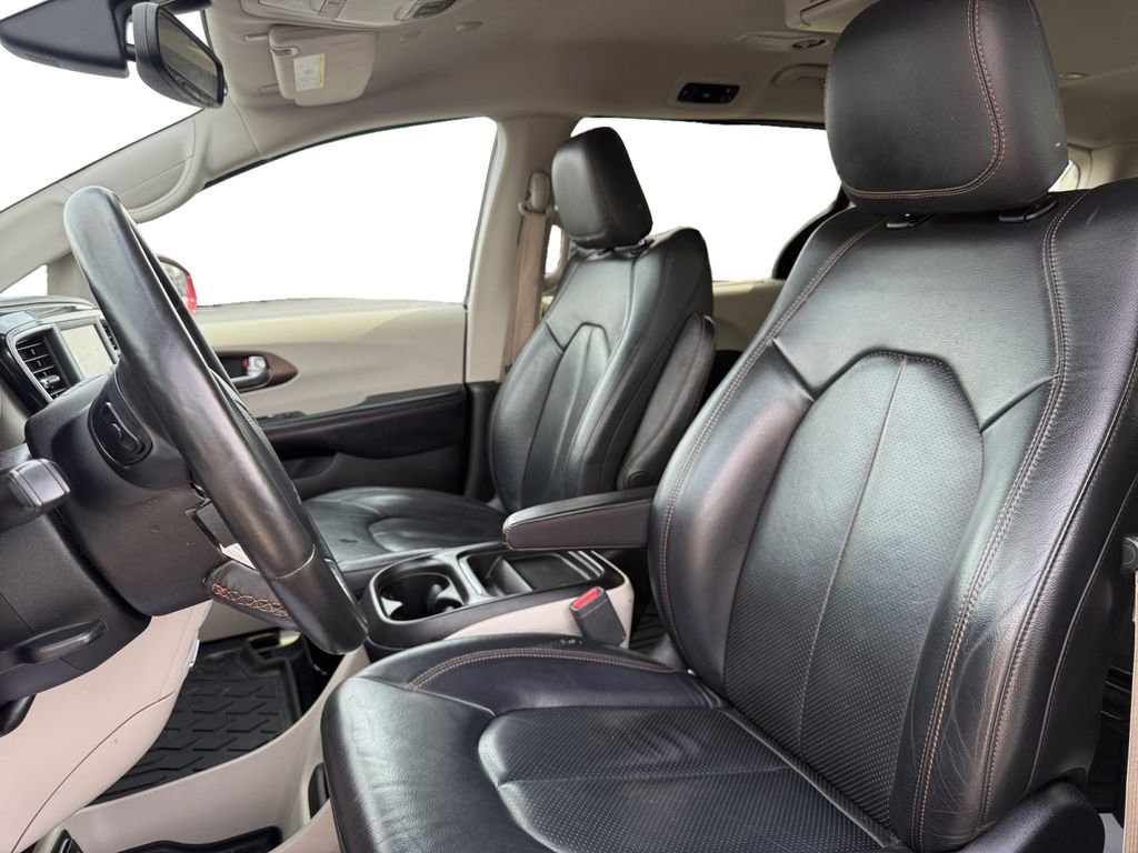 Certified 2019 Chrysler Pacifica Touring-L image 9