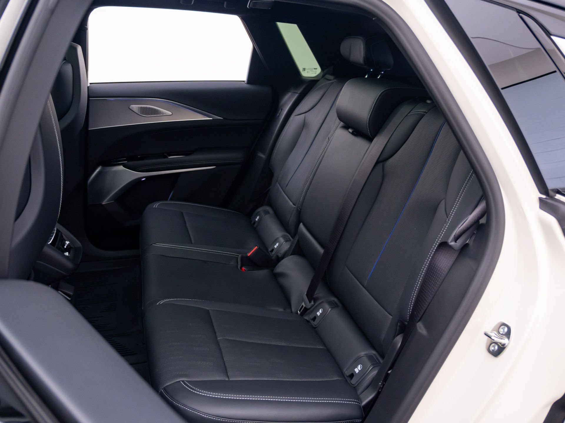 New 2027 Cadillac Lyriq Signature Sport w/ LPO, ONYX Package AWD/4WD image 19
