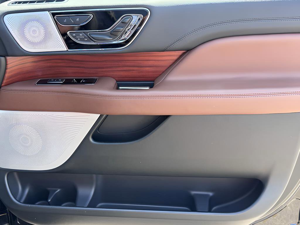 Used 2024 Lincoln Navigator Reserve image 32