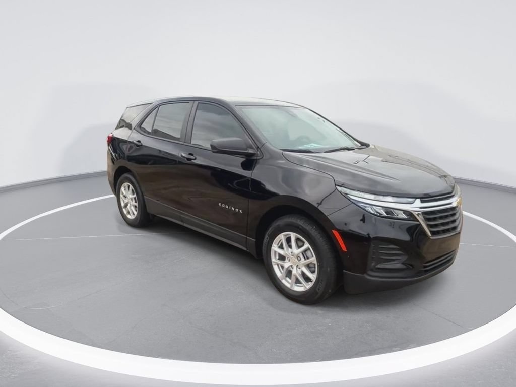 Used 2023 Chevrolet Equinox LS FWD image 2