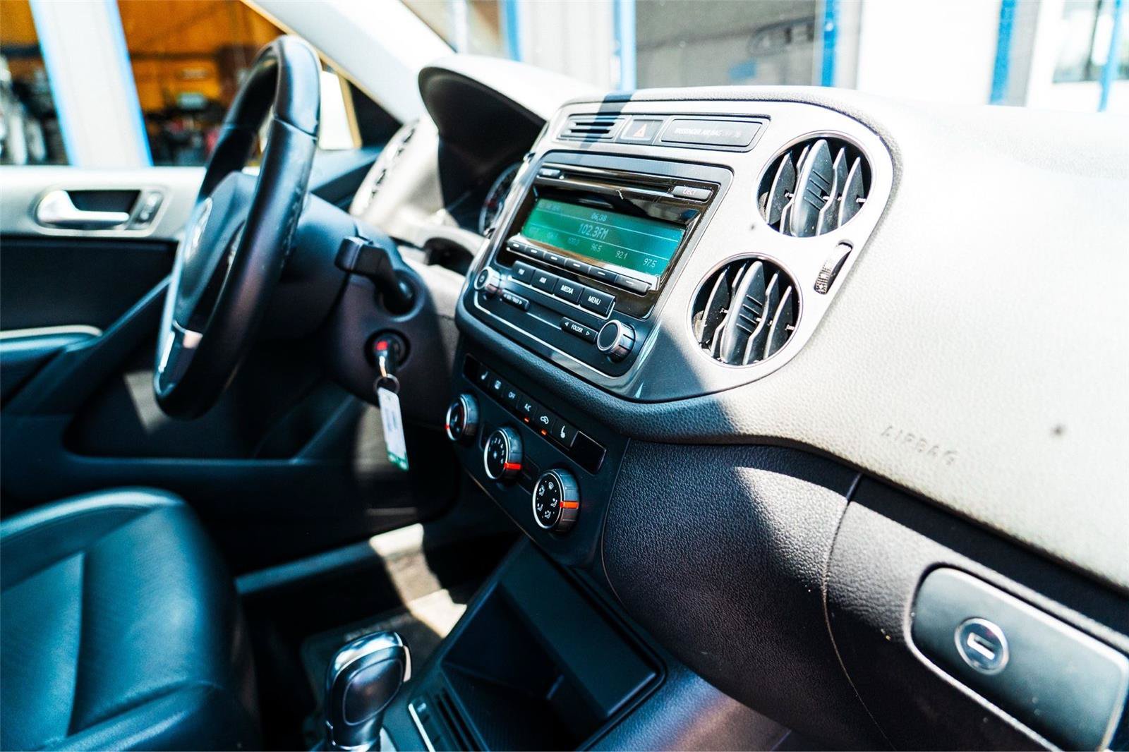 Used 2014 Volkswagen Tiguan SE FWD image 25
