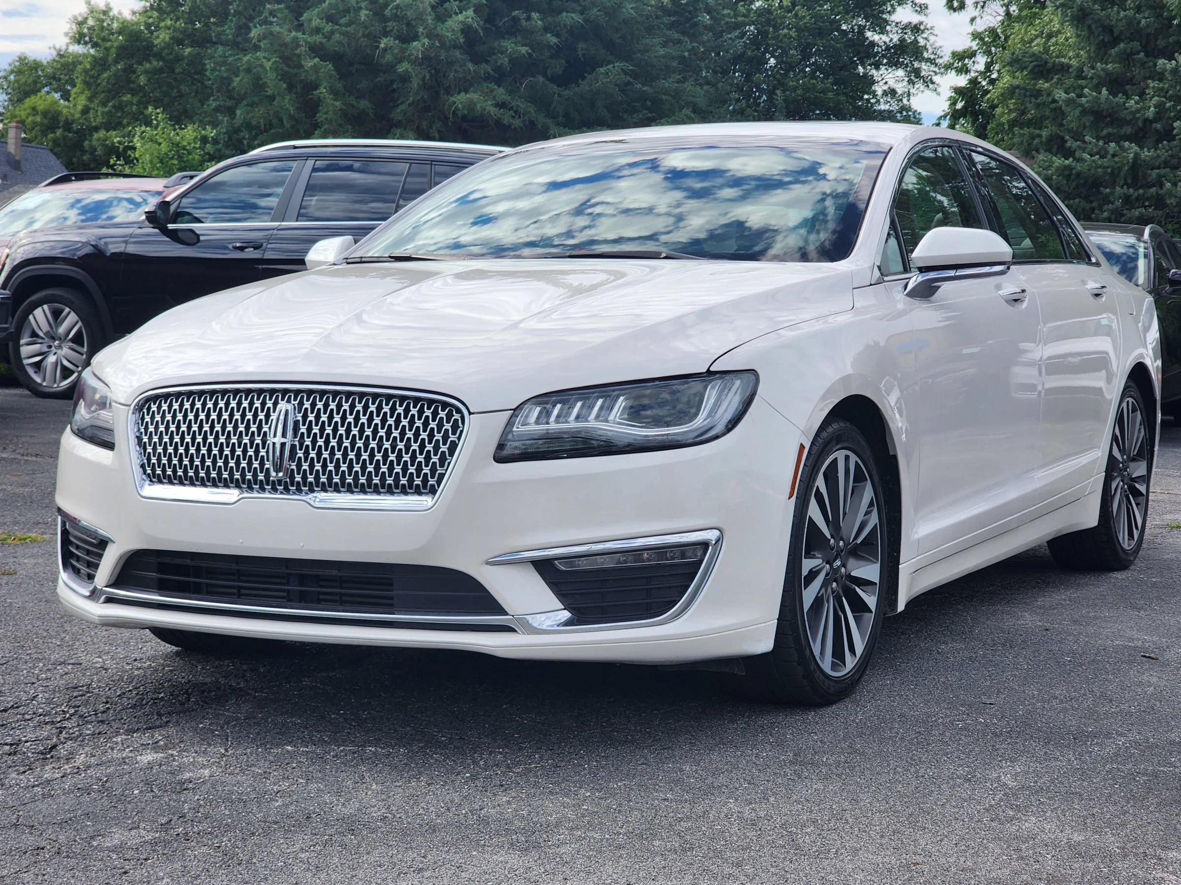 Used 2018 Lincoln MKZ Reserve w/ Climate Package FWD image 3