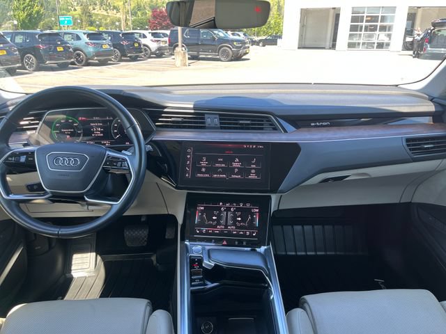 Used 2019 Audi e-tron Prestige w/ Prestige Package AWD/4WD image 13