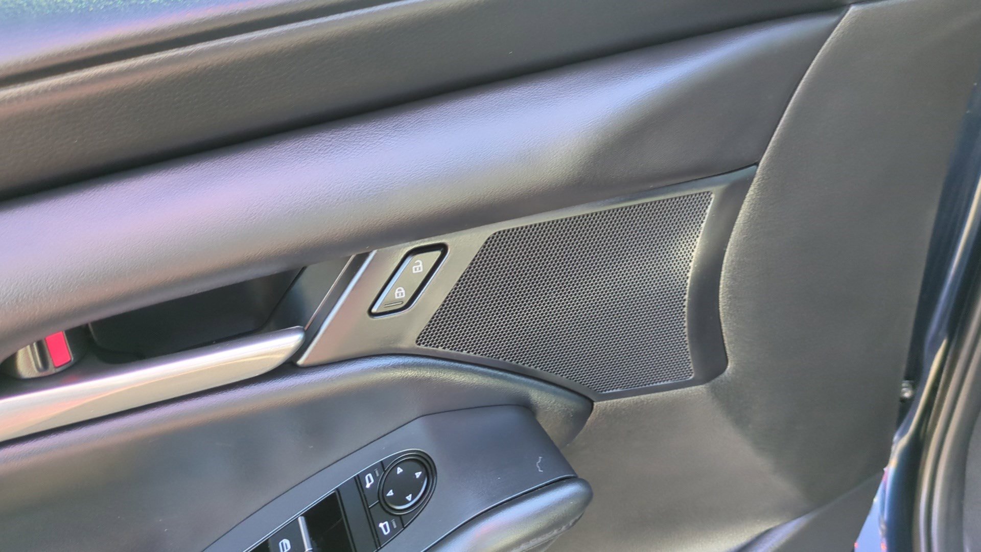 Used 2023 MAZDA MAZDA3 s image 13