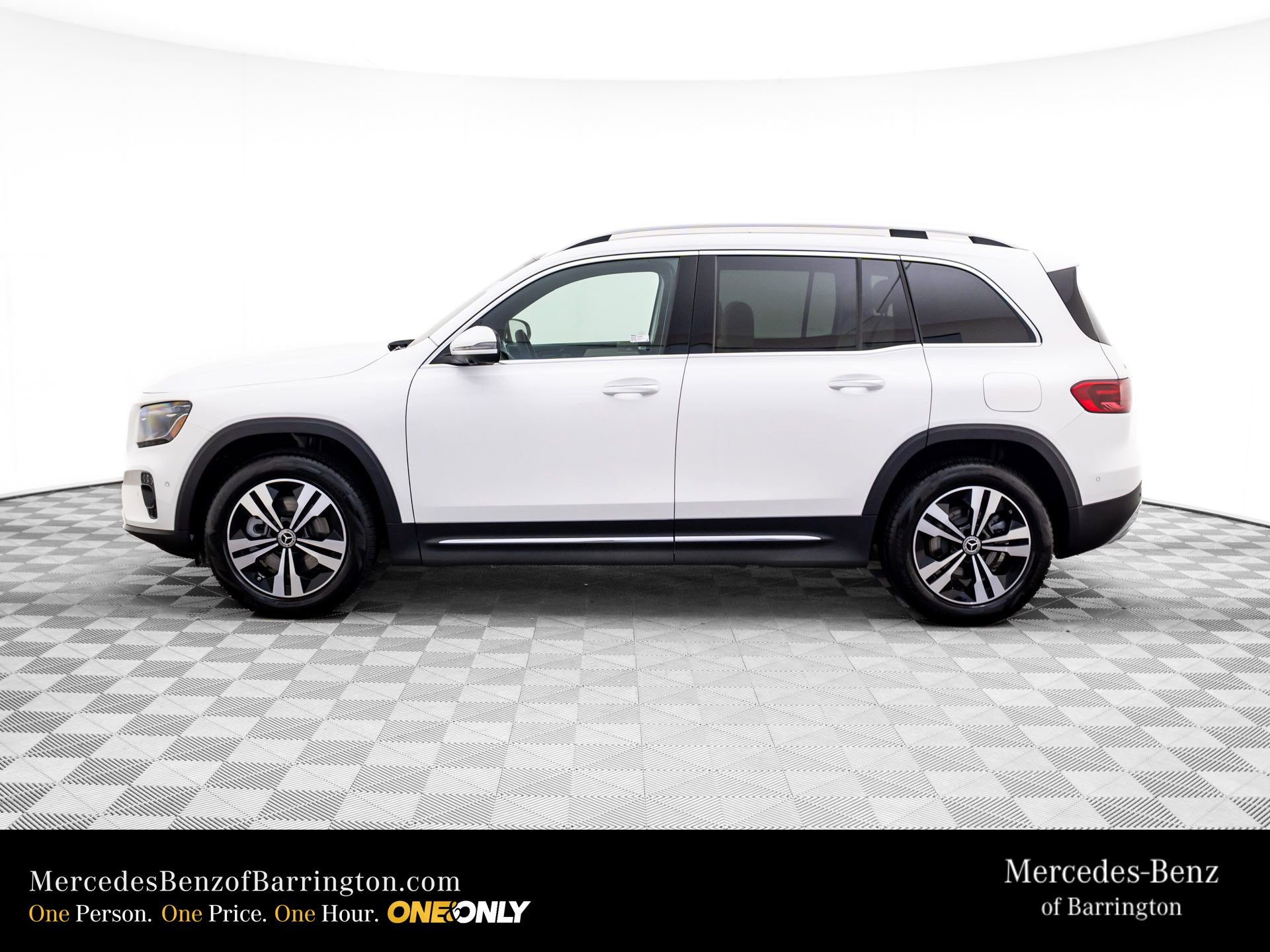 New 2026 Mercedes-Benz GLB 250 4MATIC image 2