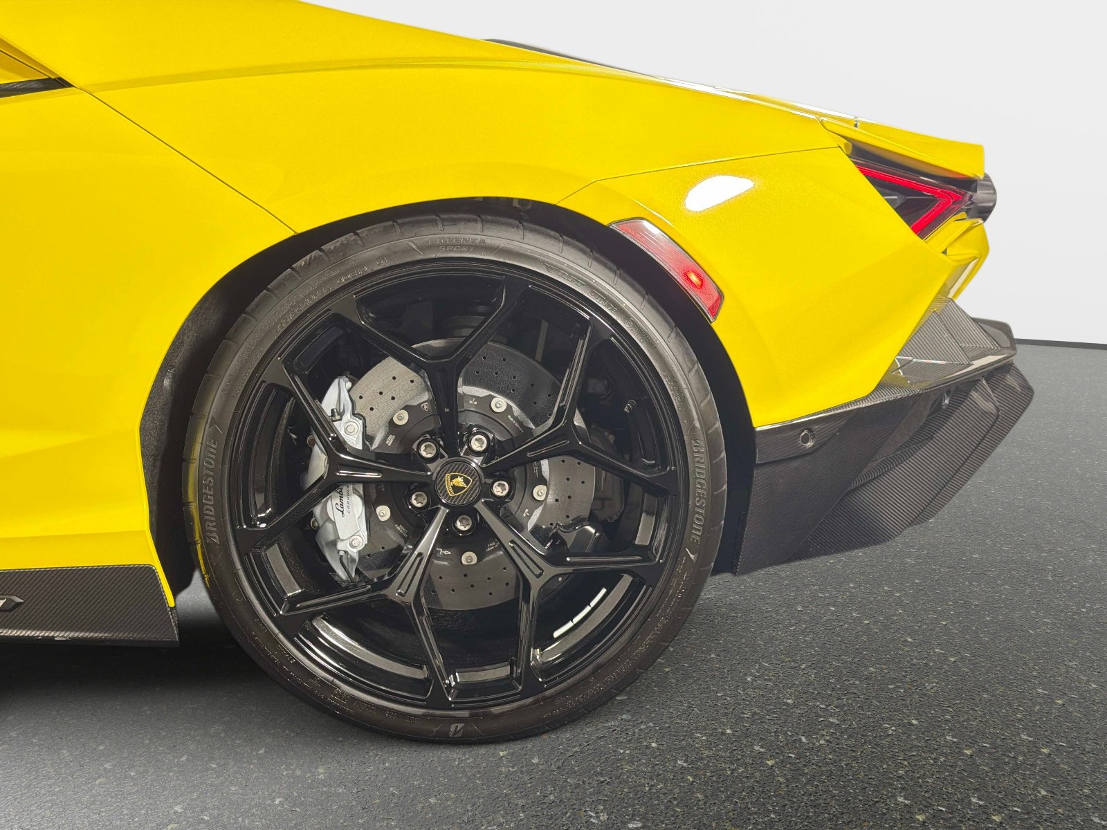 Used 2025 Lamborghini Revuelto image 15