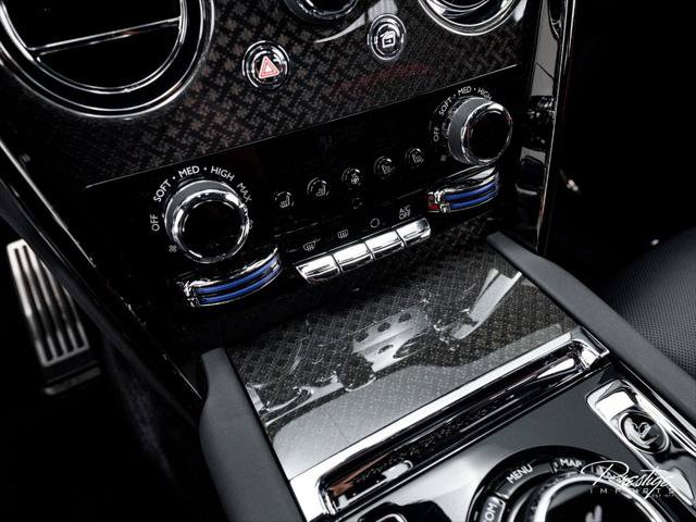 Used 2024 Rolls-Royce Cullinan Black Badge AWD/4WD image 38