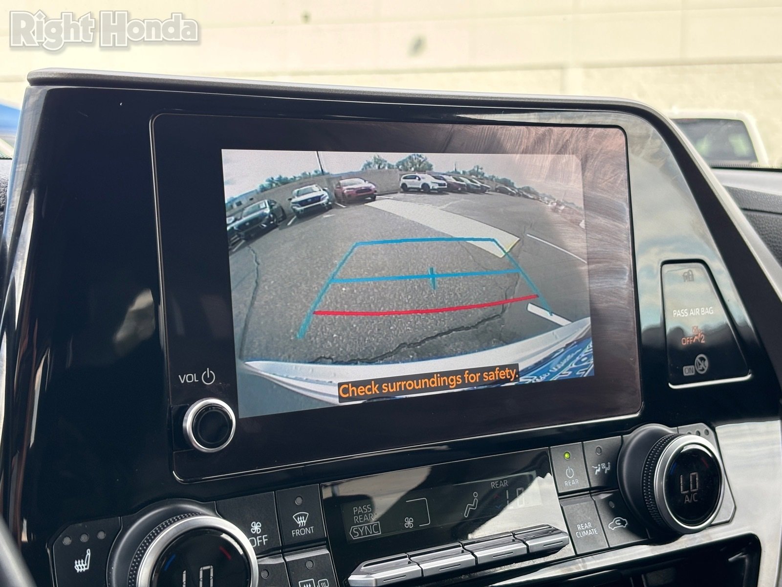 Used 2024 Toyota Highlander XLE image 21