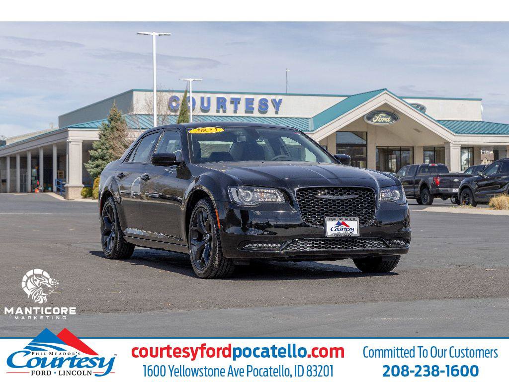 Used 2022 Chrysler 300 Touring w/ Sport Appearance Package image 1