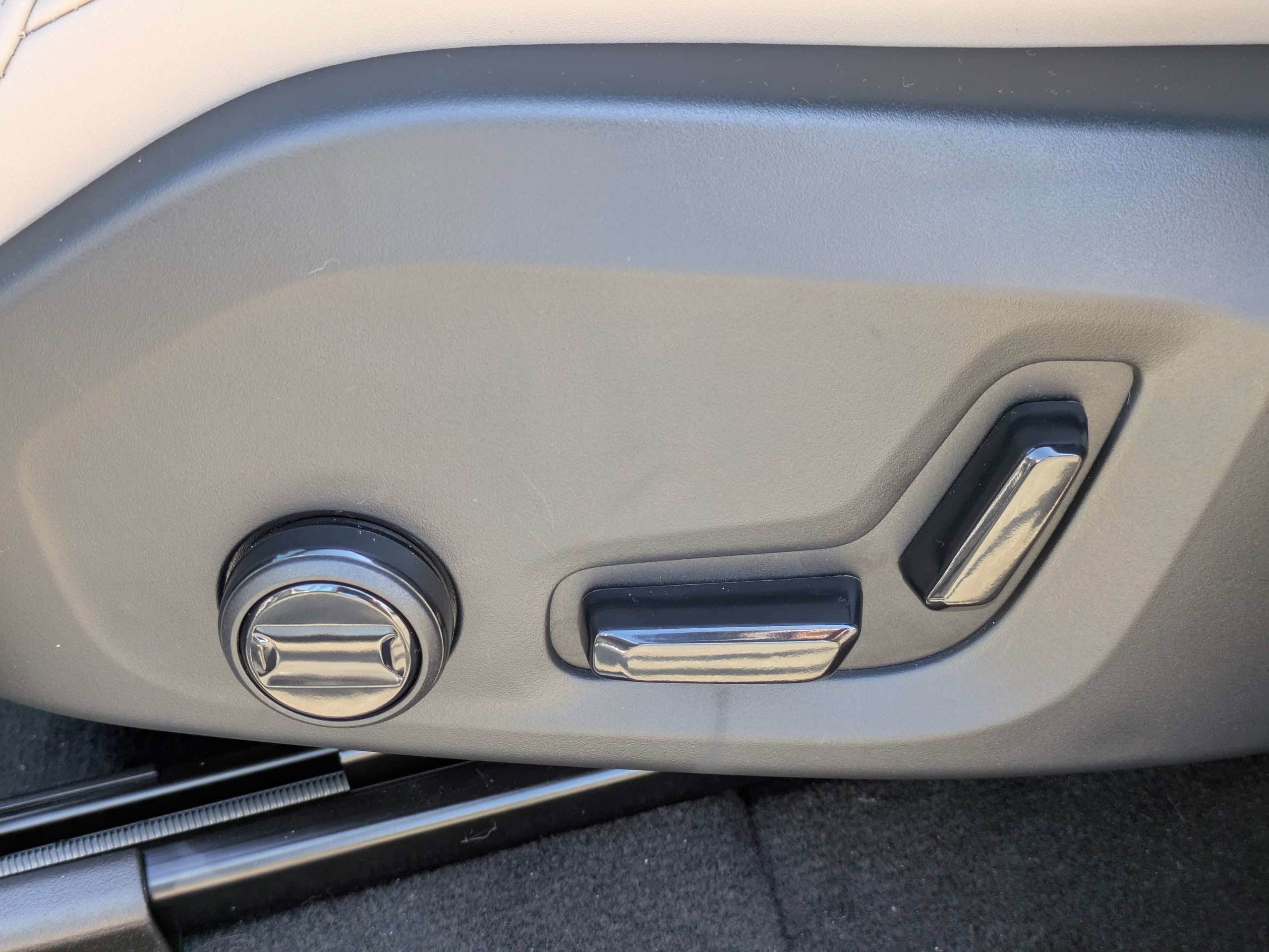 New 2026 Volvo XC90 B6 Plus w/ Protection Package Premier image 21