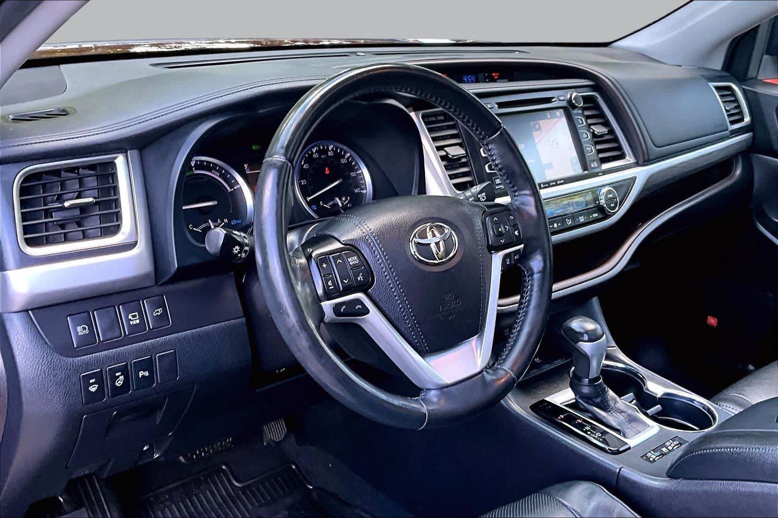 Used 2019 Toyota Highlander Limited Platinum AWD/4WD image 17