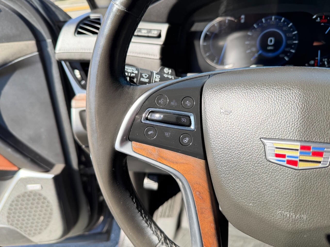 Used 2017 Cadillac Escalade ESV Luxury image 41