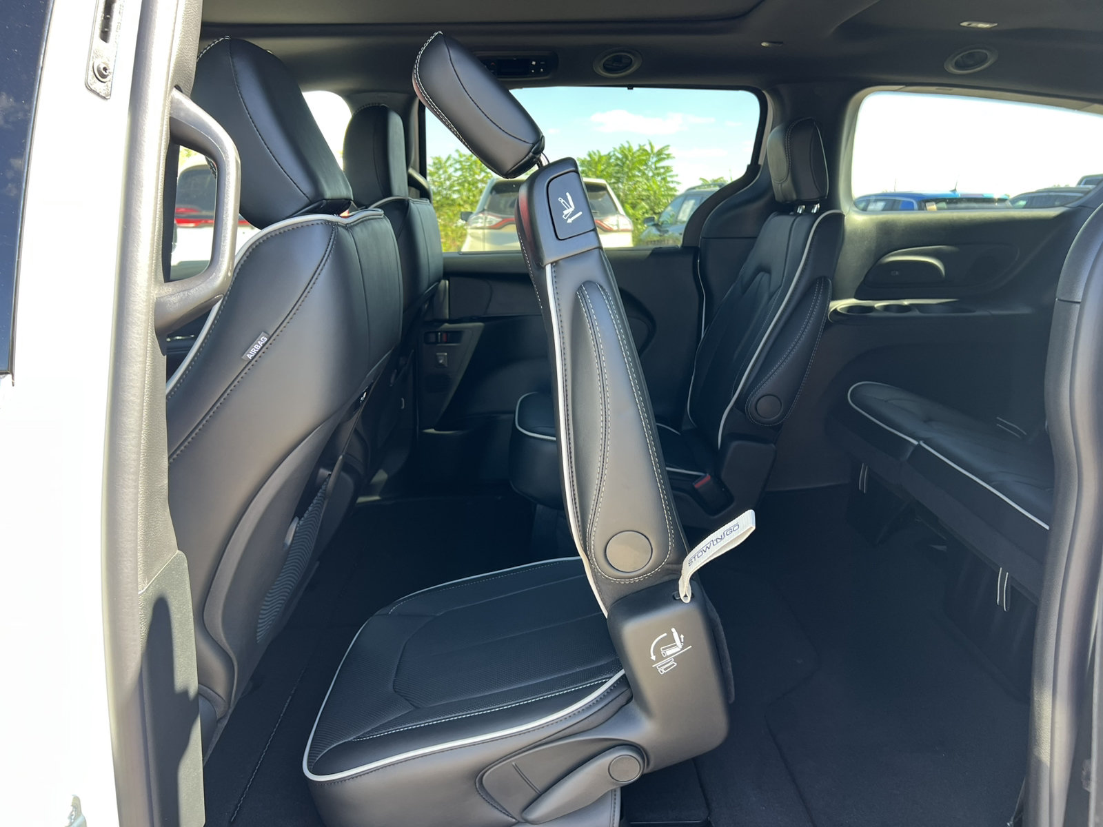 New 2027 Chrysler Pacifica Limited AWD/4WD image 40