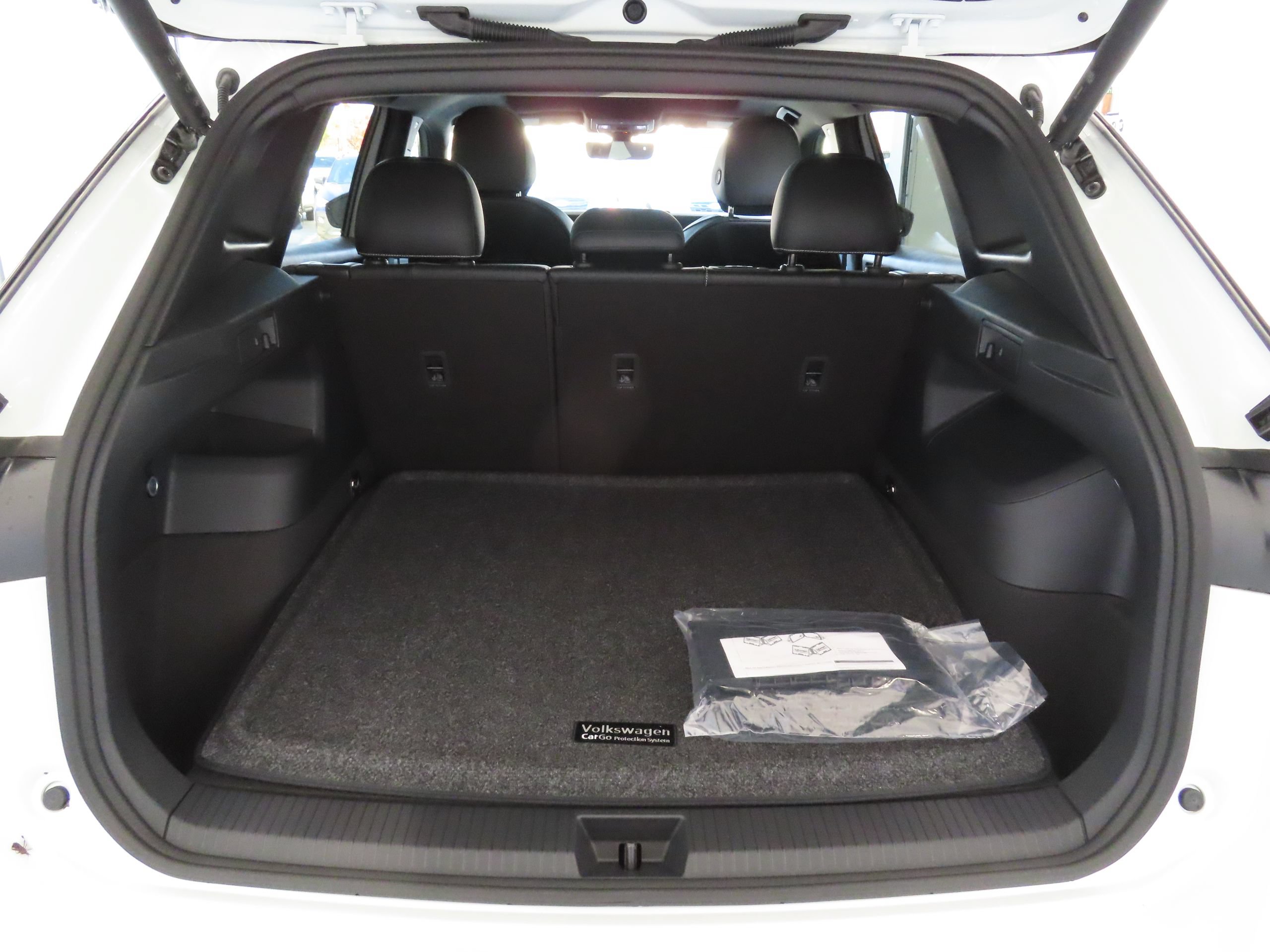 New 2026 Volkswagen Tiguan SE R-Line FWD image 24