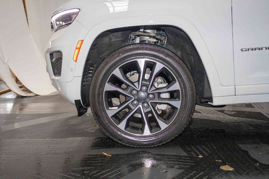 Used 2022 Jeep Grand Cherokee Overland w/ Luxury Tech Group IV image 7