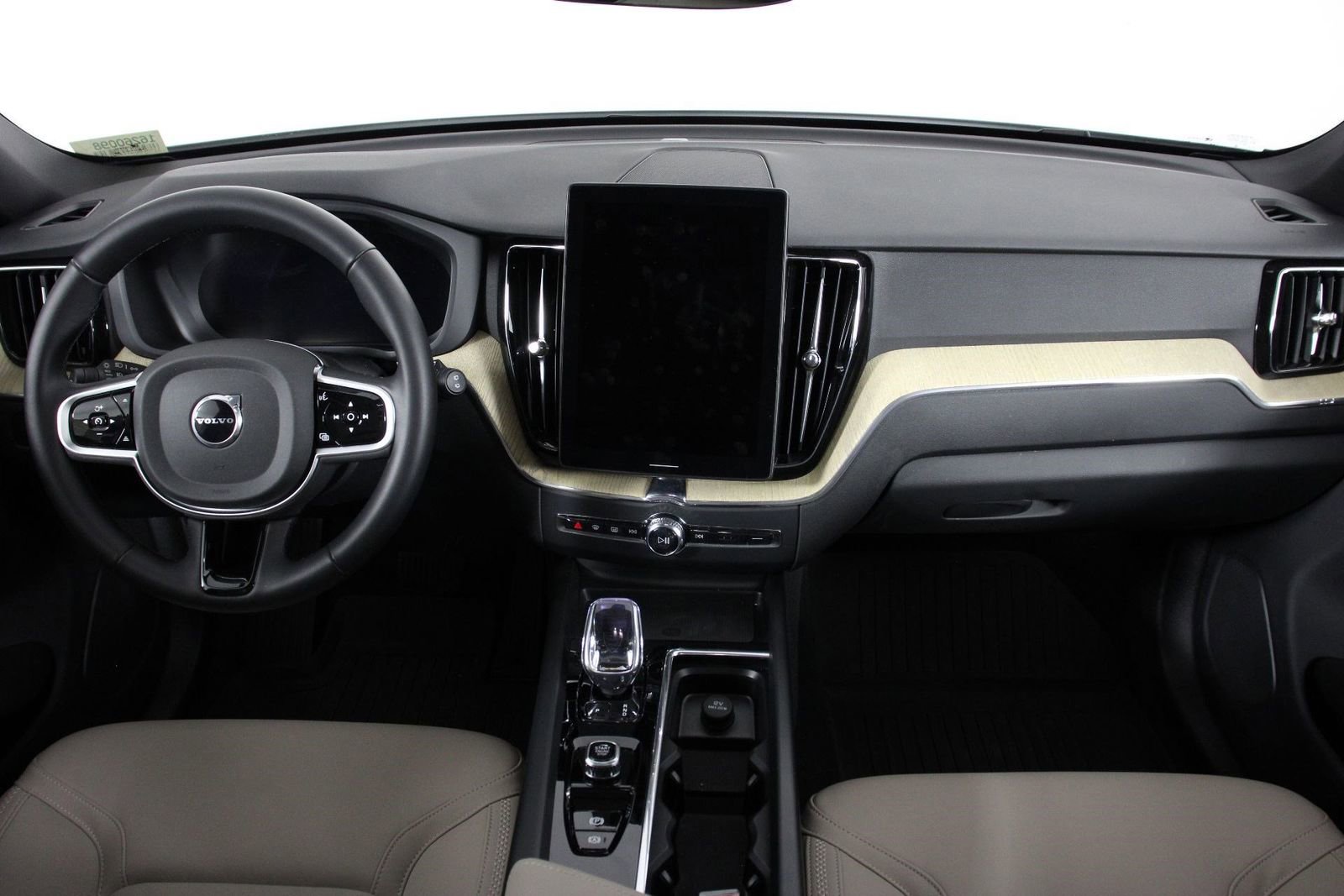 Certified 2026 Volvo XC60 B5 Plus w/ Protection Package Premier AWD/4WD image 7