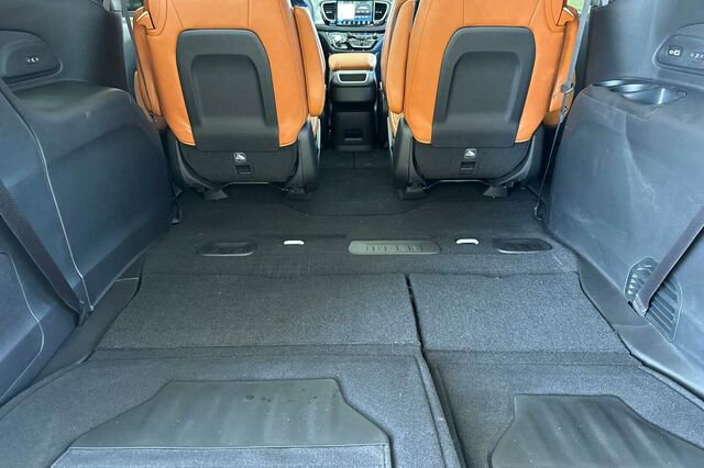 New 2026 Chrysler Pacifica Pinnacle image 14