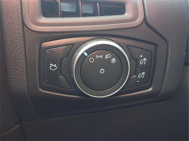 Used 2015 Ford Focus SE image 12