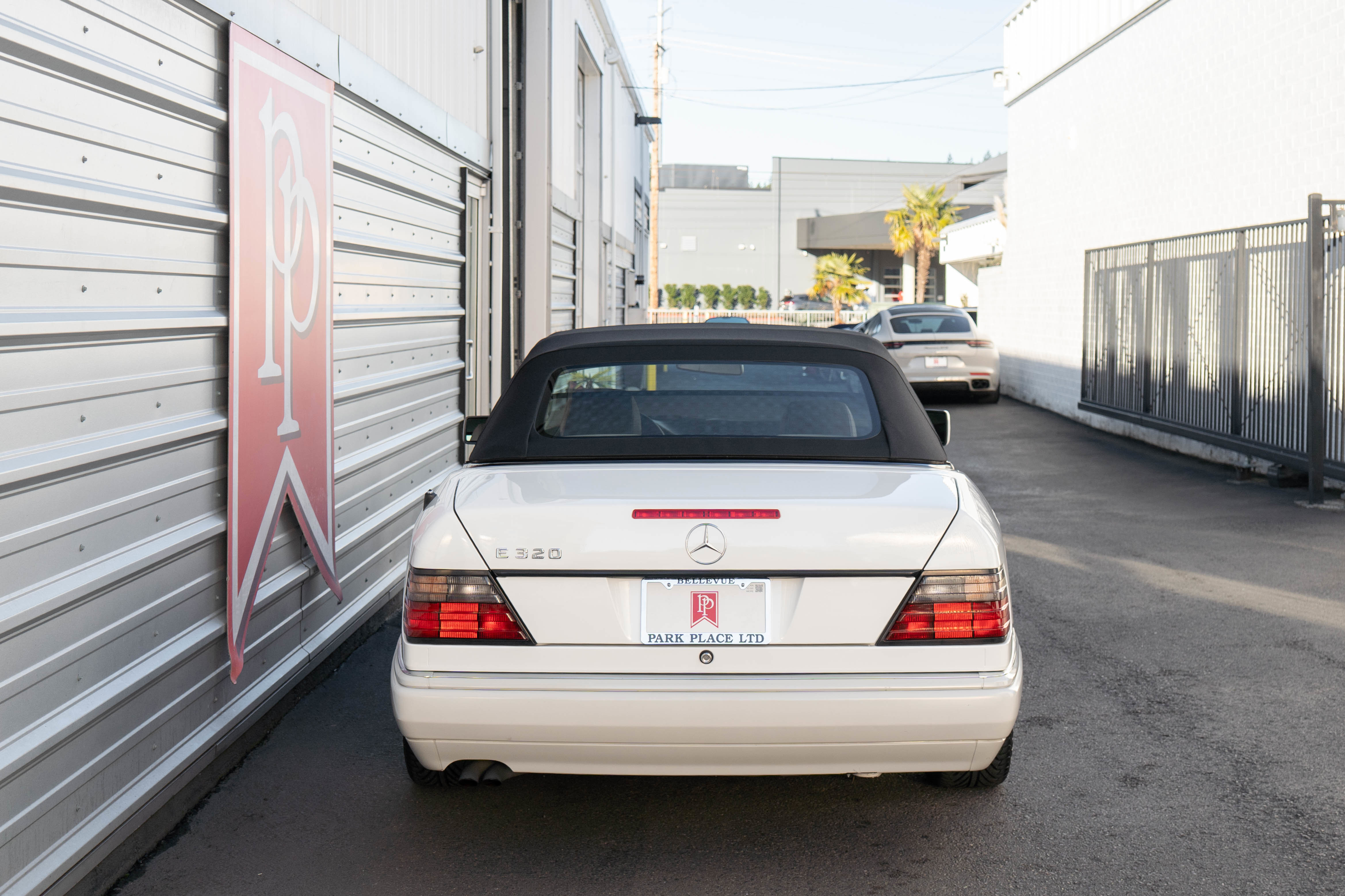 Used 1995 Mercedes-Benz E 320 Convertible image 32
